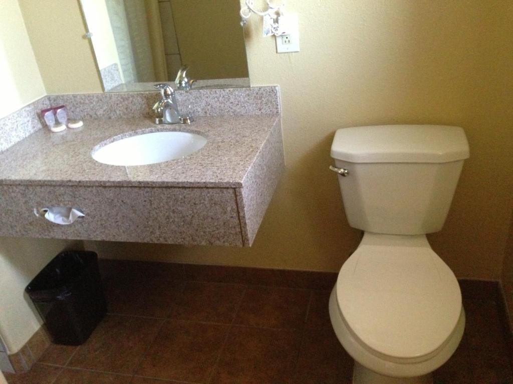 Sundial Lodge Redding Room photo
